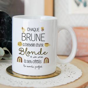 Mug Chaque brune a besoin d une blonde à ses côtés